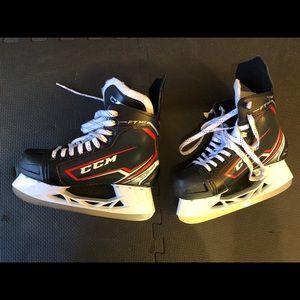 CCM hockey skates